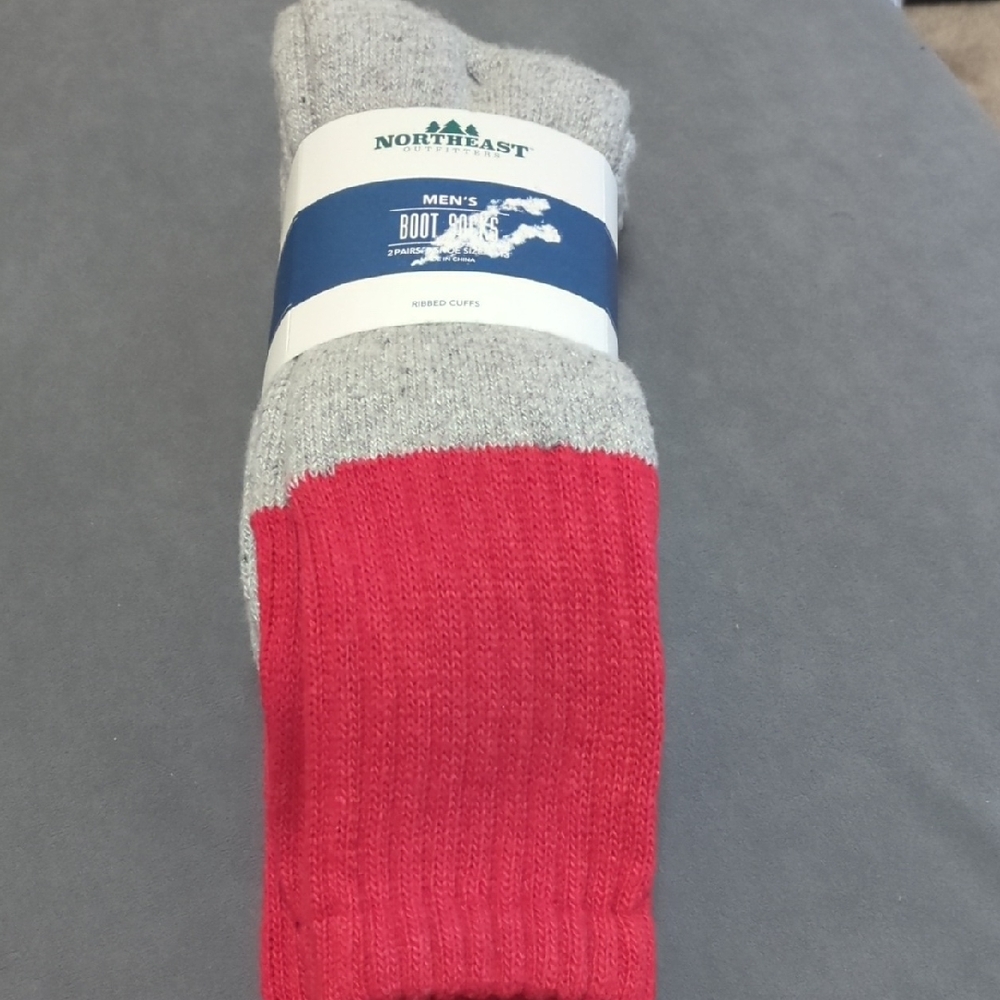 Northeast Outfitters Men's Gray and Red Boot Socks NWT Large